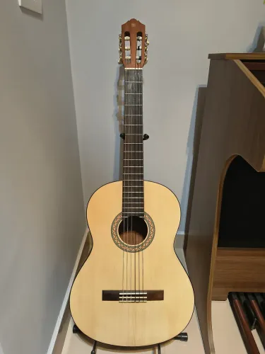Violão yamanha