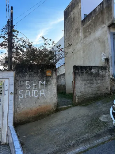 Terreno meio lote em Itaquaquecetuba