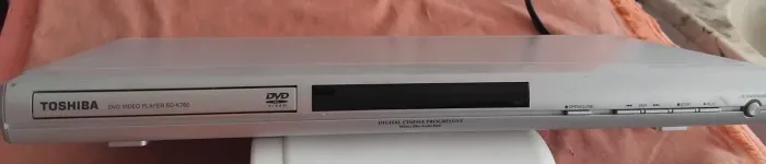 Item colecionador.Toshiba SD-K760 DVD/CD player colorido Steam Pro DivX vídeo com controle
