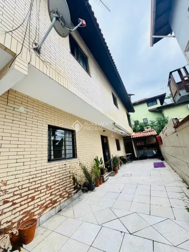 OPORTUNIDADE DE INVESTIMENTO NO RIO TAVARES, TERRENO COM APARTAMENTOS.