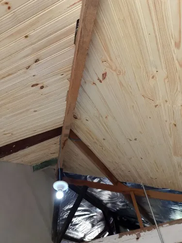 Instalação de forro de madeira e pvc