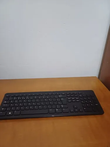Teclado Sem Fio Dell KM636 PT-PT - Apenas 2 Meses de Uso (Sem Receptor)