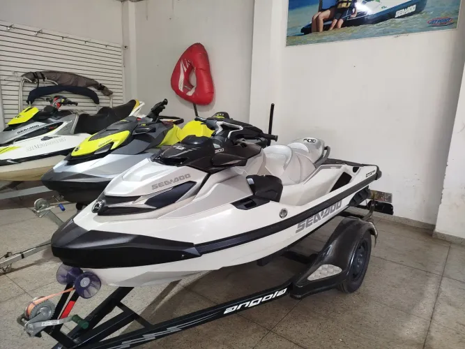 Jet ski
