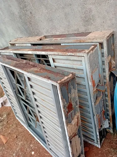 3 Janelas usadas em bom estado de conservação 150,00 cada
