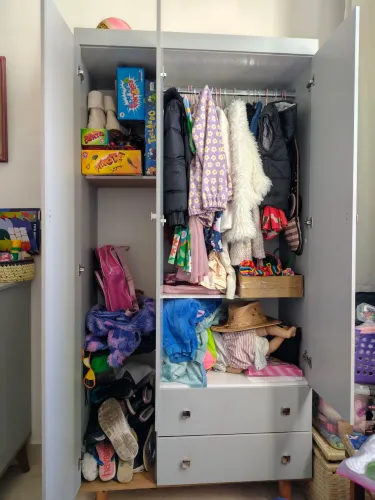 Guarda roupas infantil 3 portas e 2 gavetas