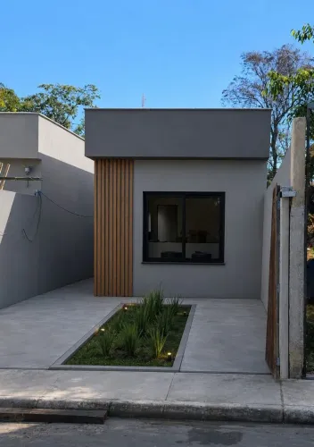 Vendo linda casa linear com 3 quartos não geminada