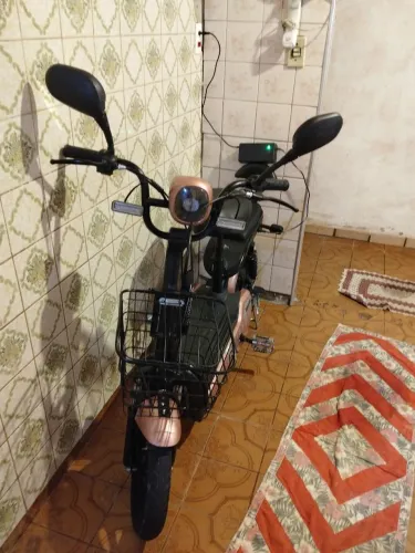 Vem nela comprei outro pra minha filha e estou vendo esse por 4.000 chama no PV