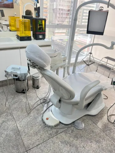 Cadeira Odontológica Gnatus com Refletor 3 LEDs - Super Conservada