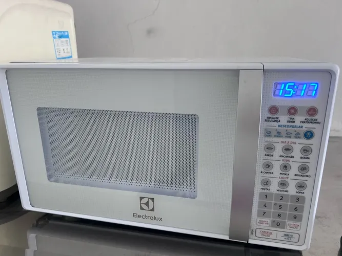 Microondas semi novo