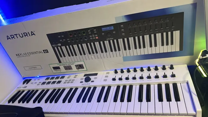 ? Teclado Controlador MIDI Arturia KeyLab Essential 61 Branco ? Seminovo