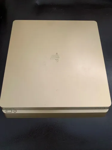 Ps4 versão gold em perfeito estado de conservação,acompanha 2 controles 
