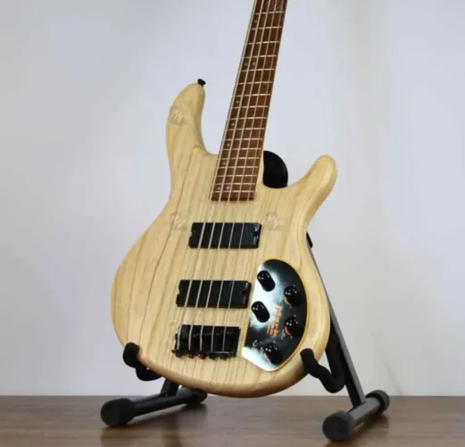 Contrabaixo Cort DLX 5 Edição limitada Mark Bass