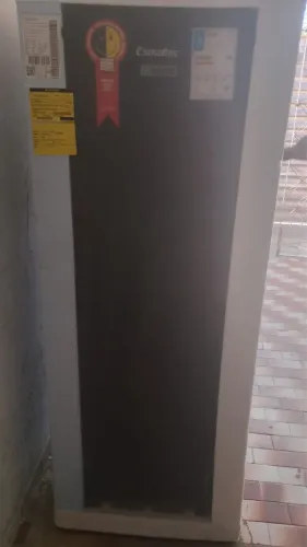 Vende se geladeira