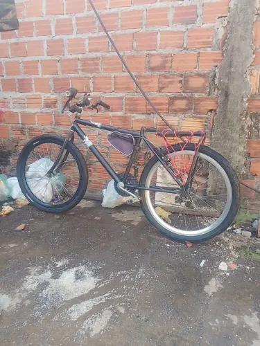 Bike aro 26 com guidão da 160 e calhas vmax pneu praieiro na frente e na traseira balão