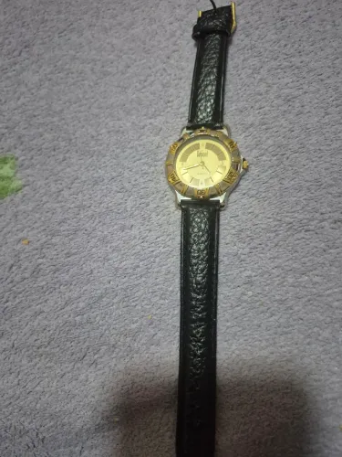 Relogio Dumont em dourado e preto.