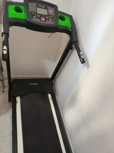 Esteira Ergométrica Dream Fitness Concept 2.1 Dobrável semi-novo e em Perfeito Estado
