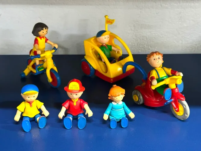 Lote Bonecos Caillou 9 Peças Colecionáveis
