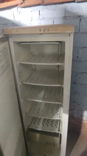 Freezer vertical.