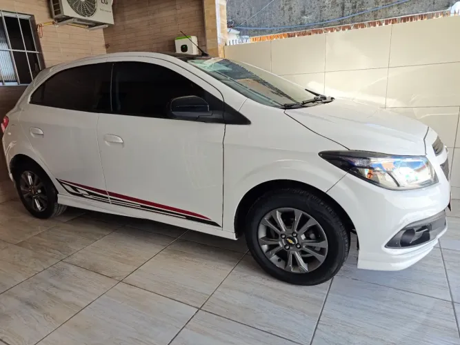 Chevrolet Onix Hatch Effect 1.4 8V Flex Power Mec. 4P 2015