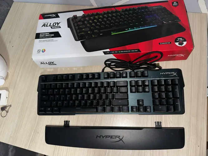 Teclado Mecânico Gamer HyperX Alloy MKW100 - RGB, Switch Red, Full Size, US, Preto