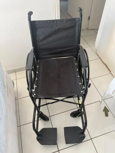 Vendo cadeira de rodas em ótimo estado de conservação