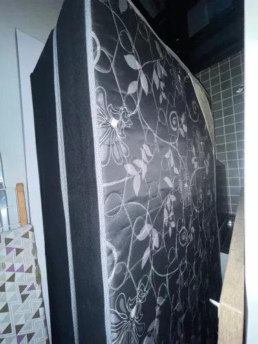Cama box solteiro semi nova 