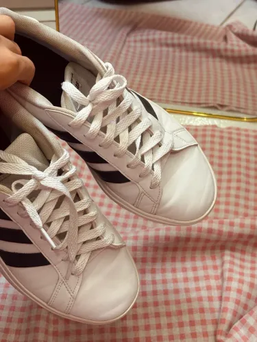 Tênis adidas unissex, numeração 38 