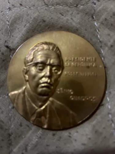 .medalha posse de Jânio Quadros, 1961.a ll50 mm, 36, 2 g. Inédita em bronze dourado.
