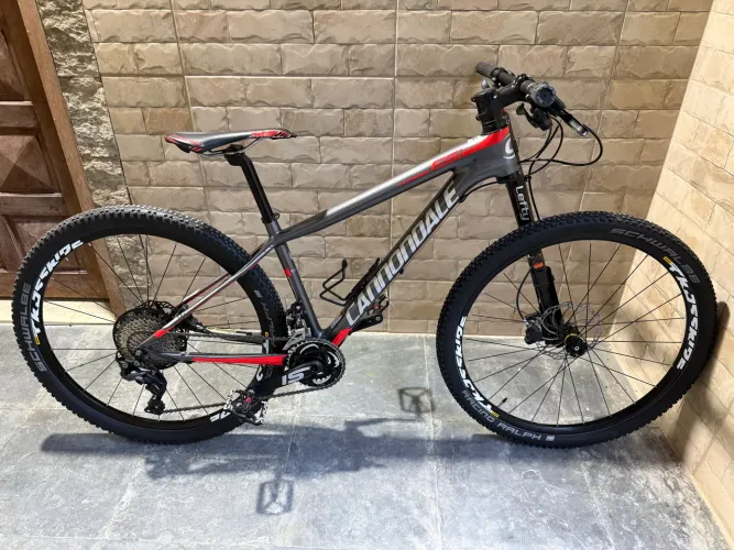 Bike em estado de zero nunca andou na terra left