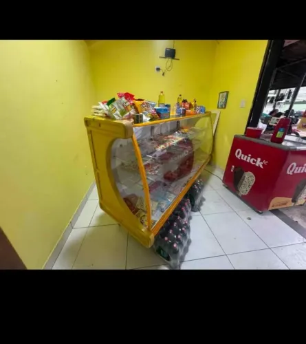 Vende-se um balcão se o para padaria ou lanchonete