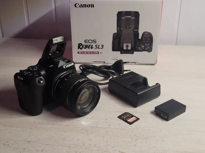 Câmera Canon SL3 com Lente 18-55mm + Cartão SD 64gb