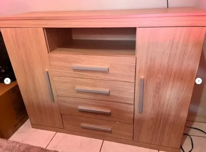Cômoda bem conservada