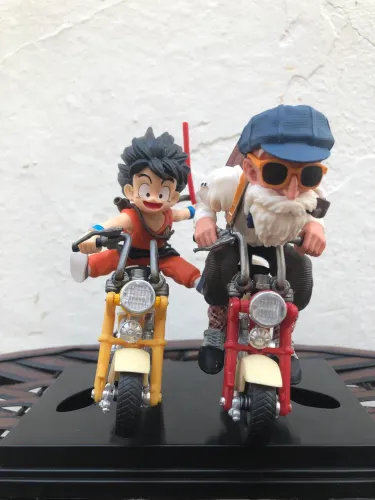 DRAGON BALL GOKU E MESTRE KAME ANDANDO DE BIKE