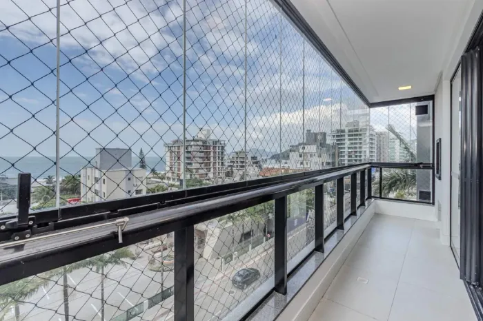 Apartamento à venda na Praia Brava em Itajaí.