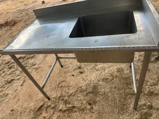 Bancada de inox com pia