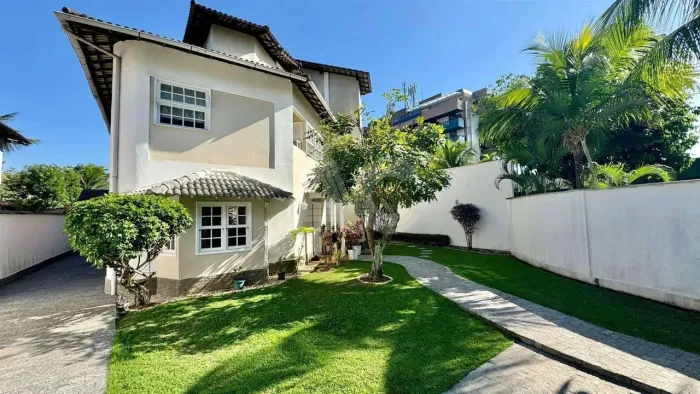 CASA DE 4 SUÍTES À VENDA NO CONDOMÍNIO SANTA LÚCIA NA BARRA DA TIJUCA para venda com 4 qua