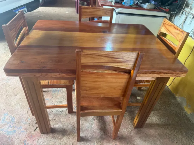 Mesa 4 cadeiras com borda grossa nova