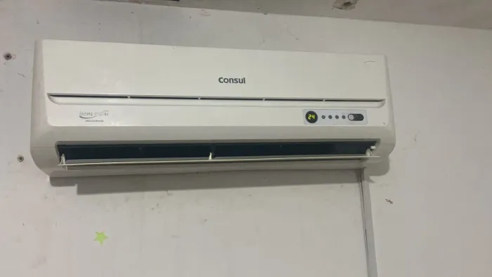Ar-condicionado 9.000 <br><br>Ele já om o material fica 900$ <br>Instalado 1200$.