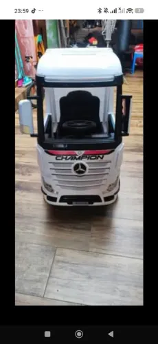 Caminhão elétrico infantil