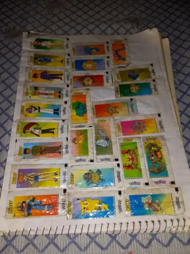 Figurinhas Pokémon buzzy