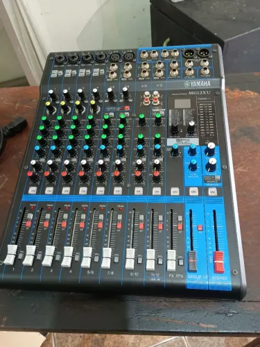 Mesa Yamaha 12xu semi nova
