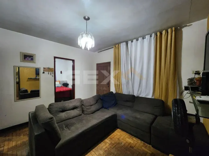 Casa à venda no Centro, 4 quartos, e 2 vagas.