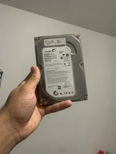 HD Interno (Hard Disk Drive) da marca Seagate, modelo Barracuda de 500 GB