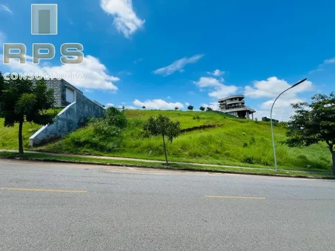Terreno à venda no Condomínio Itaporã em Atibaia, 727m², área de lazer completa, dentro da