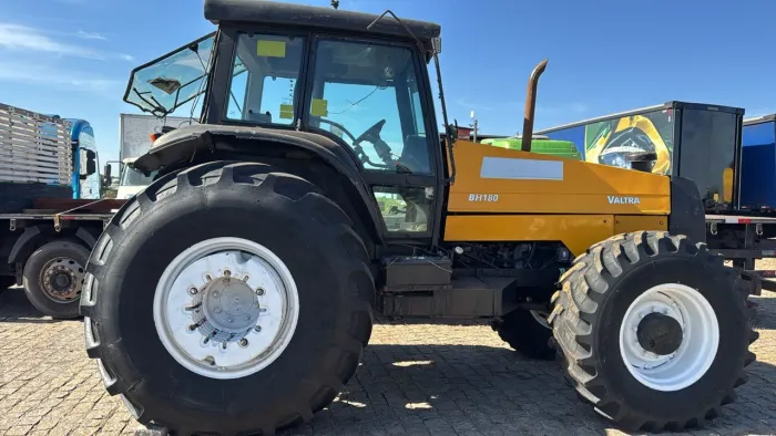 Trator valtra 180 cv