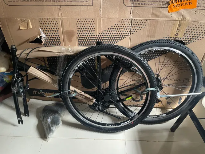 Bicicleta NOVA na caixa BIC. CAZELLE CB 500 A.26 COMUM NATURAL 18V - PRETO FOSCO