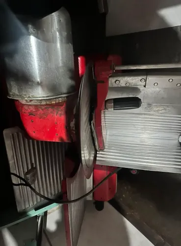 Máquina de cortar frios