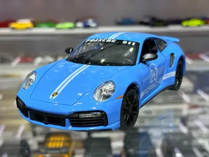 Miniatura Porsche 911 Turbo S azul 1:24 som e luz - Nova