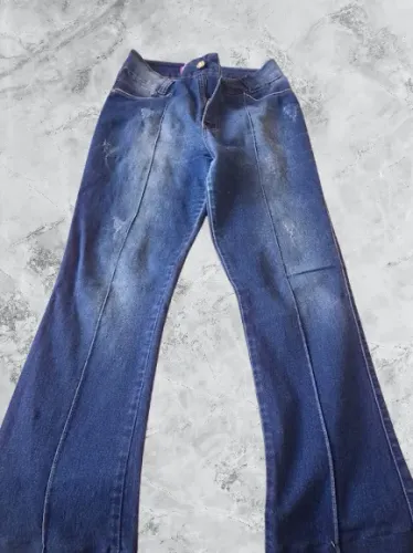 calça jeans flare