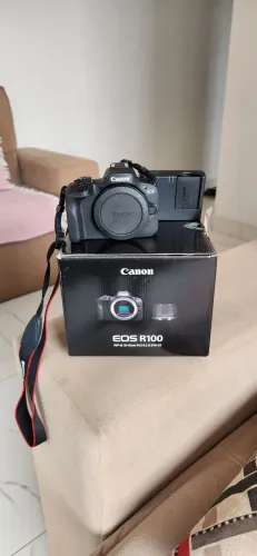 Câmera Canon R100 (só Corpo)
